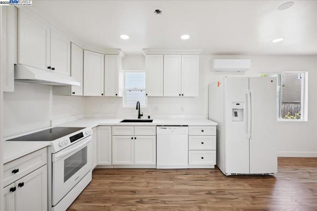 917 Channing Way, Berkeley CA: https://media.crmls.org/mediaz/b28b819c-83a2-4eec-8a1e-6a0081d18d02.jpg