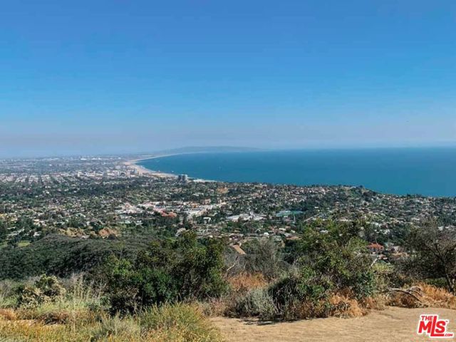 11645 Montana Avenue, Los Angeles CA: https://media.crmls.org/mediaz/b28bf148-05a8-4968-93e1-f56acc724084.jpg