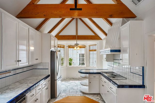2558 Kelton Avenue, Los Angeles CA: https://media.crmls.org/mediaz/b28c4eeb-7eab-4ee4-b55d-0aab0c744a5c.jpg