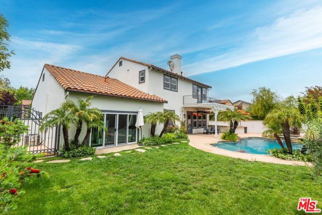 4110 Prado De Los Zorros, Calabasas CA: https://media.crmls.org/mediaz/b28c5fd6-7bb9-4ad9-82e6-20a321a776c0.jpg