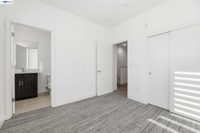 931 Edy Ln, Oakland CA: https://media.crmls.org/mediaz/b28c7d8f-3790-49db-972c-233733b7f523.jpg