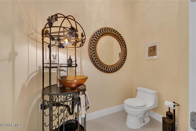 932 Rosario Drive, Thousand Oaks CA: https://media.crmls.org/mediaz/b28c8984-07fe-4b87-bfc0-1ef2c9875c92.jpg