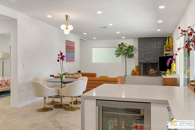 1405 E Tachevah Drive, Palm Springs CA: https://media.crmls.org/mediaz/b28c9bcc-02e7-4088-b4e8-b1271c926b2f.jpg