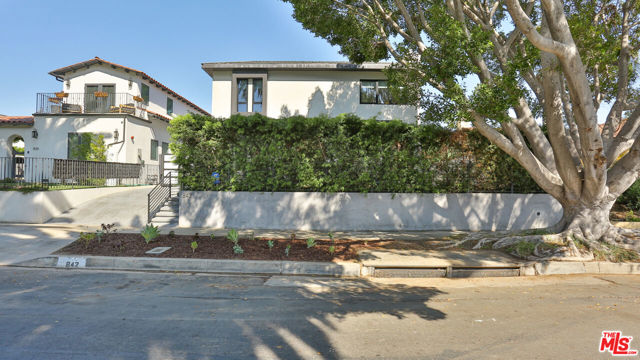 842 S Ogden Drive, Los Angeles CA: https://media.crmls.org/mediaz/b28cb3ba-5972-4f42-b2b3-c2655e3b0987.jpg