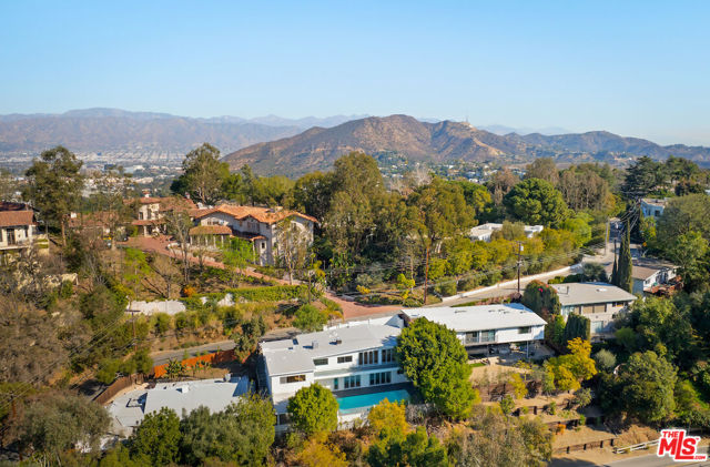 7470 Woodrow Wilson Drive, Los Angeles CA: https://media.crmls.org/mediaz/b28cc3c5-f62f-444c-bfd4-9248302ca0db.jpg
