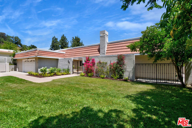 23637 Park Belmonte, Calabasas CA: https://media.crmls.org/mediaz/b28d7697-ace8-4323-9477-e23a7cdc6286.jpg
