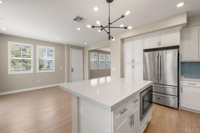Detail Gallery Image 13 of 39 For 1105 Hibiscus Way, Oceanside,  CA 92054 - 3 Beds | 2/1 Baths