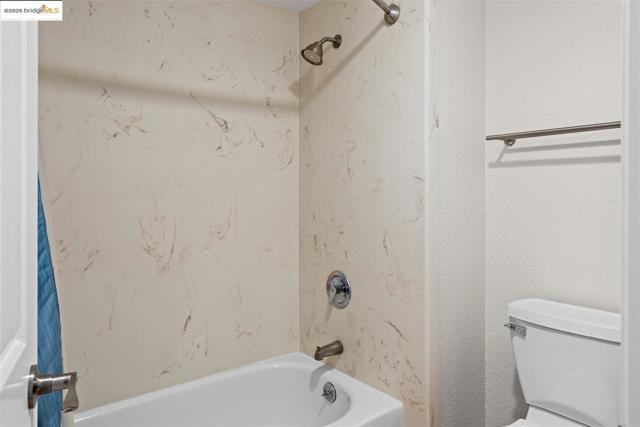 1301 Quarry Ct, Richmond CA: https://media.crmls.org/mediaz/b28dde6e-1576-4ac4-b397-6c09adb6aee7.jpg