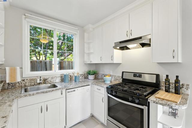 1247 Sherman, Alameda CA: https://media.crmls.org/mediaz/b28dec35-c8c1-4e2b-ac63-9e8dbaf6516b.jpg