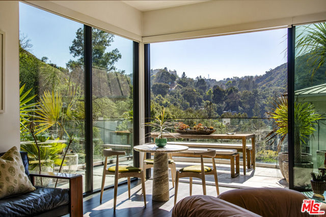 8145 Willow Glen Road, Los Angeles CA: https://media.crmls.org/mediaz/b28e2788-63f0-4f04-81c7-e35b7cd194f2.jpg
