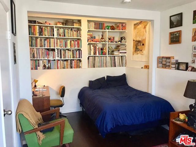 834 Laguna Avenue, Los Angeles CA: https://media.crmls.org/mediaz/b28e58e1-323f-4e9e-8b04-7d04cffd6a0d.jpg