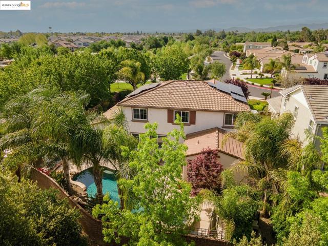 719 Monte Verde Ln, Brentwood CA: https://media.crmls.org/mediaz/b28e804c-25ff-45ad-9e9e-e282abb13ef2.jpg