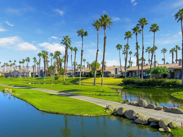 38488 Gazania Circle, Palm Desert CA: https://media.crmls.org/mediaz/b28e8c75-d5fc-4e2b-ae6c-740c3fa87087.jpg