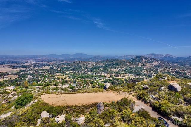 16303 Via Penasco, Ramona, CA 92065, Ramona CA: https://media.crmls.org/mediaz/b28f5436-9dfa-4724-bec0-86e027fbbff5.jpg