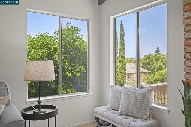 277 Holiday Hills Dr, Martinez CA: https://media.crmls.org/mediaz/b28fe348-176c-4cbc-9666-bca70ffa700f.jpg
