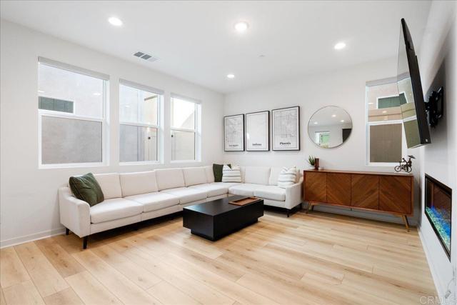 39532 Tannat Drive, Temecula CA: https://media.crmls.org/mediaz/b28fef77-5689-4c4f-b58a-20c32ea0b63e.jpg