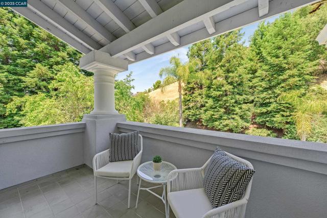 4253 Golden Oak Ct, Danville CA: https://media.crmls.org/mediaz/b2903cc0-3f98-4909-9948-3bbe32d159c0.jpg