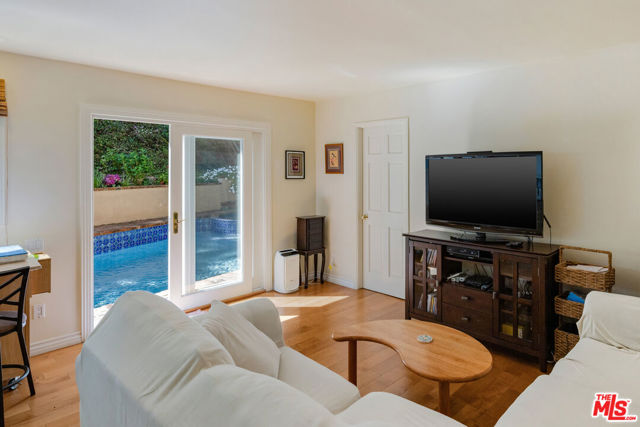 3735 Montuso Place, Encino CA: https://media.crmls.org/mediaz/b2904921-d4ea-41a8-9760-8c3d61749b90.jpg