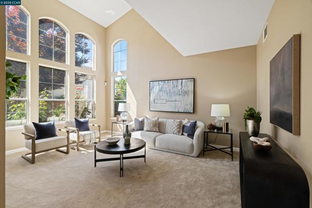 315 Glasgow Circle, Danville CA: https://media.crmls.org/mediaz/b290760f-97cc-4f70-80cd-43a7a3b44f4c.jpg