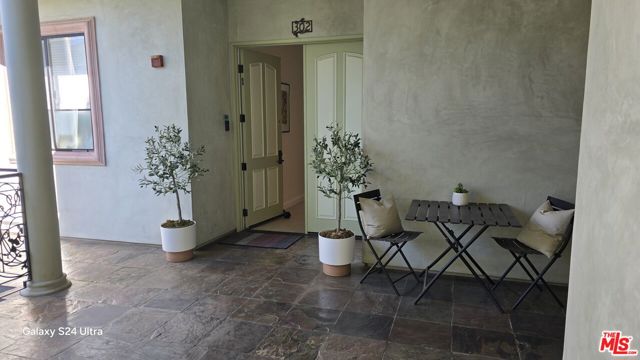 16000 W Sunset Boulevard, Pacific Palisades CA: https://media.crmls.org/mediaz/b29083cd-0f5b-478f-a3c1-8d70a19b66e6.jpg