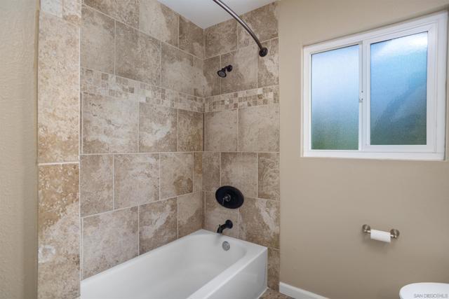 201 Foussat Rd, Oceanside CA: https://media.crmls.org/mediaz/b290b171-6682-4feb-b3e0-08b4cf5ffe88.jpg