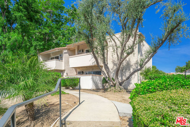 28915 Thousand Oaks Boulevard, Agoura Hills CA: https://media.crmls.org/mediaz/b29122ff-1464-4b6c-8856-6753b79850d2.jpg