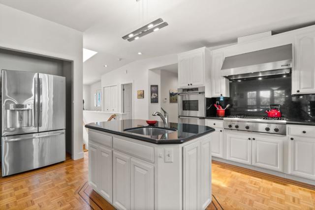 3920 Lakemead Way, Redwood City CA: https://media.crmls.org/mediaz/b2915762-7c82-4887-ae88-ceb7e6d33c5e.jpg