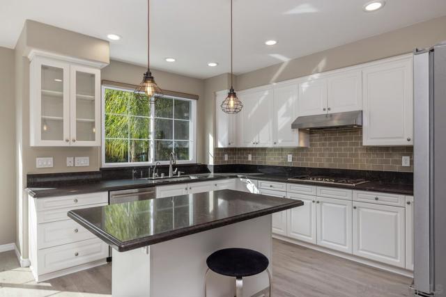 6013 Oakgate Row, La Jolla CA: https://media.crmls.org/mediaz/b2919104-bcc5-418e-a353-769a26b34305.jpg