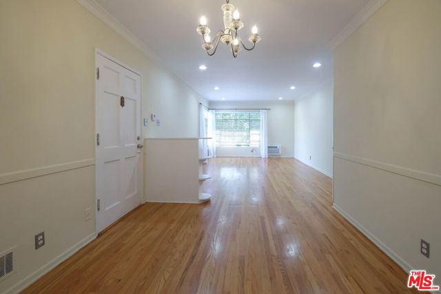 854 1/2 S Plymouth Boulevard, Los Angeles CA: https://media.crmls.org/mediaz/b291a8ed-86b4-45dc-ba9c-b8b82e8eeb65.jpg