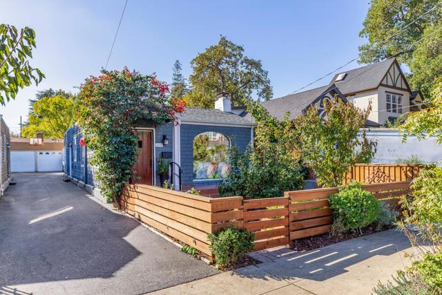 2100 Oberlin Street, Palo Alto CA: https://media.crmls.org/mediaz/b291d157-9074-497d-b559-ed4029b91a6d.jpg