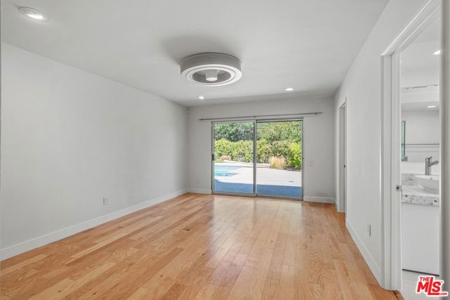 4207 Michelangelo Avenue, Woodland Hills CA: https://media.crmls.org/mediaz/b29219f8-c3b9-4dba-a18a-de9c16872c9d.jpg