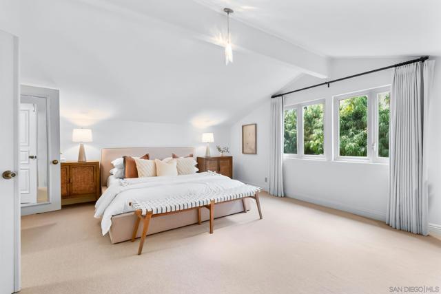 2885 Caminito Merion, La Jolla CA: https://media.crmls.org/mediaz/b2923872-e985-422f-b7a5-6f2247d51cf8.jpg