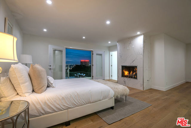 3701 Multiview Drive, Los Angeles CA: https://media.crmls.org/mediaz/b2923d3d-8759-4148-aadb-9db599a6f135.jpg