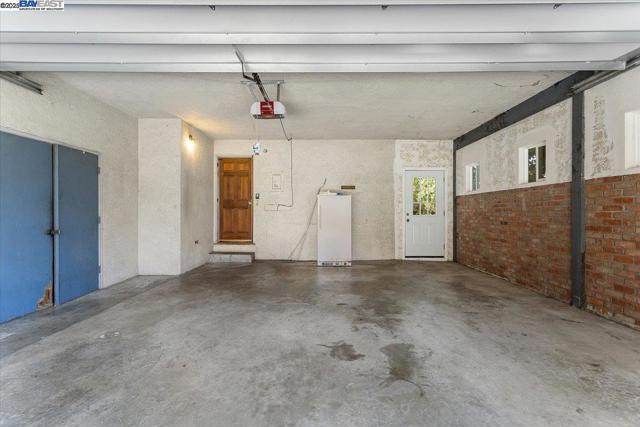 3491 Middleton Ave, Castro Valley CA: https://media.crmls.org/mediaz/b2923d62-7dfd-4156-a015-e707c7509280.jpg