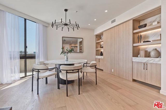 300 N Swall Drive, Beverly Hills CA: https://media.crmls.org/mediaz/b292d25a-70d6-4a0d-9b20-31bbd94b38f4.jpg
