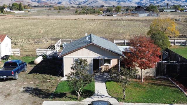 1204 Shore Road, Hollister CA: https://media.crmls.org/mediaz/b29323cc-6a02-44b6-b8de-9d4a3c44302b.jpg