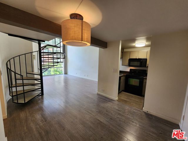 1440 Veteran Avenue, Los Angeles CA: https://media.crmls.org/mediaz/b2947567-8fc8-4ec6-a525-4f0387d6f01f.jpg