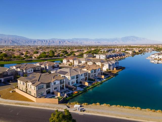 84650 Litorale Court, Indio CA: https://media.crmls.org/mediaz/b2949c6d-5895-446e-8806-364ccd57fb68.jpg