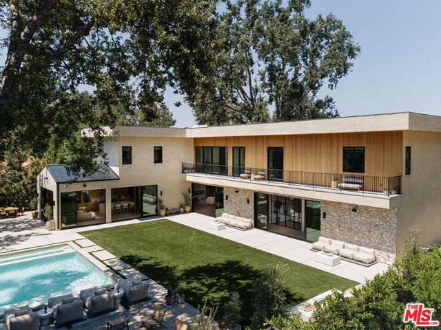 23346 Collins Street, Woodland Hills CA: https://media.crmls.org/mediaz/b294d867-28a6-4fd7-8ee2-c2c8d789c443.jpg