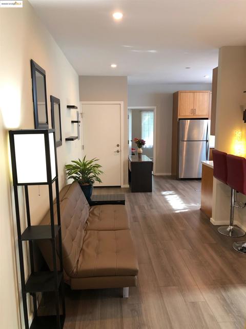 562 29th St, Oakland CA: https://media.crmls.org/mediaz/b294f7af-76e1-4aa4-b759-467a412239a7.jpg