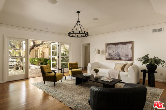 1296 Capri Drive, Pacific Palisades CA: https://media.crmls.org/mediaz/b2958316-bdad-4f58-b313-0e85ee31134b.jpg
