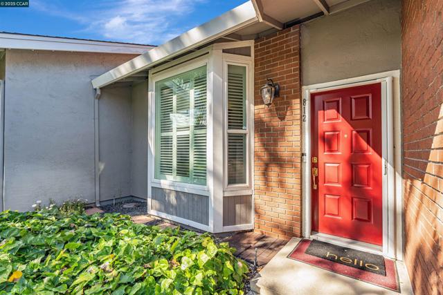 812 Royal Ann Ln, Concord CA: https://media.crmls.org/mediaz/b296270c-4ceb-4b50-a6b3-415ae986c494.jpg