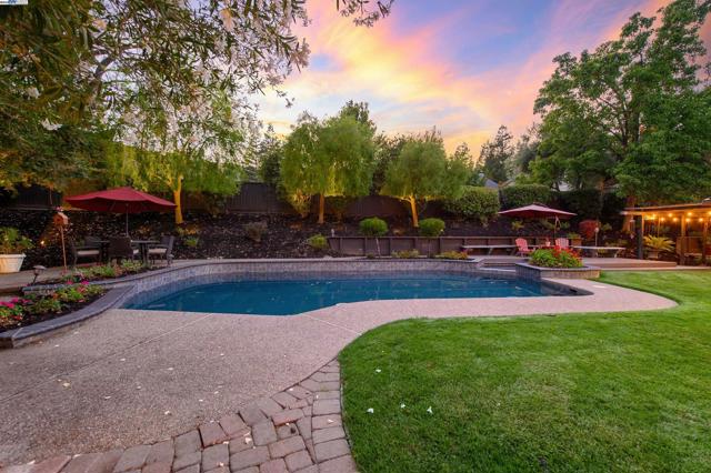 3338 Marsh Hawk Court, Pleasanton CA: https://media.crmls.org/mediaz/b2966e6d-a9a6-487b-bb4a-18ca6abc268f.jpg
