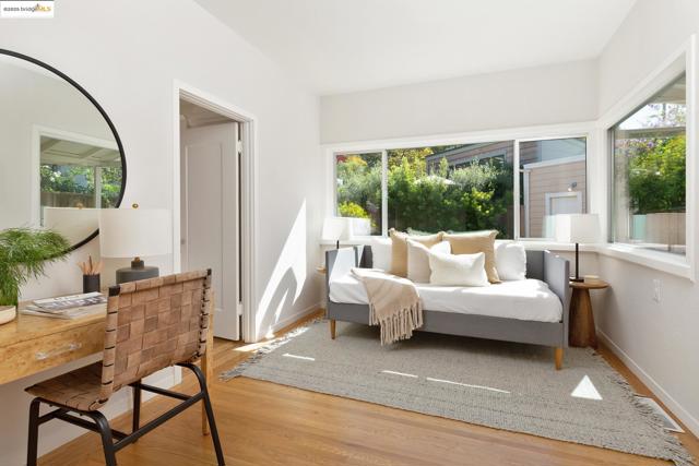 5626 Broadway, Oakland CA: https://media.crmls.org/mediaz/b2972292-59c4-4d42-a2cf-65866f39758f.jpg