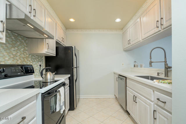 Detail Gallery Image 5 of 21 For 3481 Stancrest Dr #223,  Glendale,  CA 91208 - 2 Beds | 2 Baths