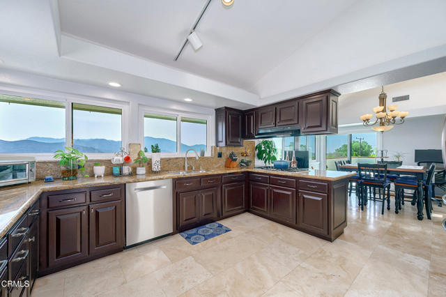 2207 Terra Bella Lane, Camarillo CA: https://media.crmls.org/mediaz/b2978359-bac6-44a6-9284-2c1695c2ede5.jpg