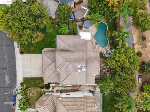 Bird's eye view of a pool area