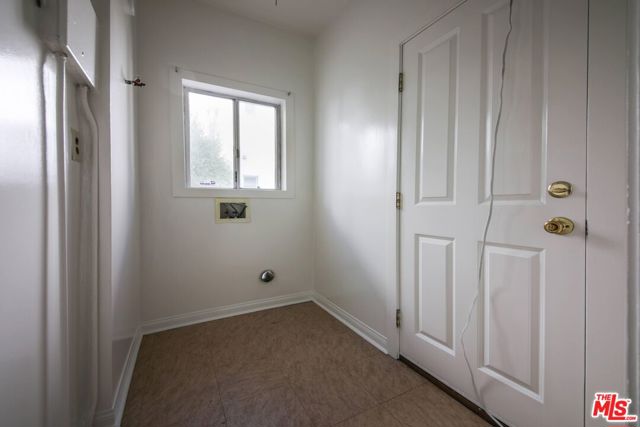 224 S Gale Drive, Beverly Hills CA: https://media.crmls.org/mediaz/b298f2ca-a98f-487e-9d3b-ac6c4604ce35.jpg