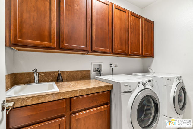 2857 Greco Court, Palm Springs CA: https://media.crmls.org/mediaz/b2998f00-7e58-40c6-8c90-26a8b3fe5c0e.jpg