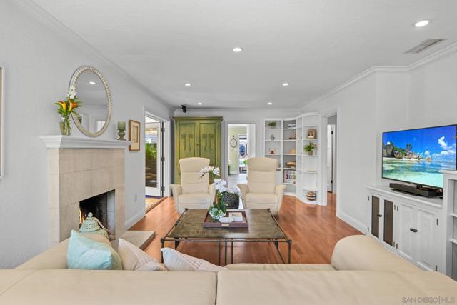 260 27Th St, Del Mar CA: https://media.crmls.org/mediaz/b29a11d0-9d6c-4883-a05a-2c99b6d8b0af.jpg